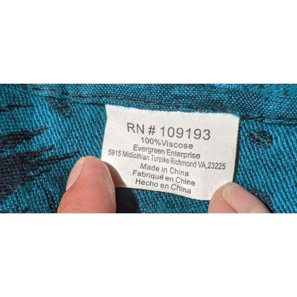 Turquoise Peacock Feather Print Blanket Scarf - Picture 3 of 5
